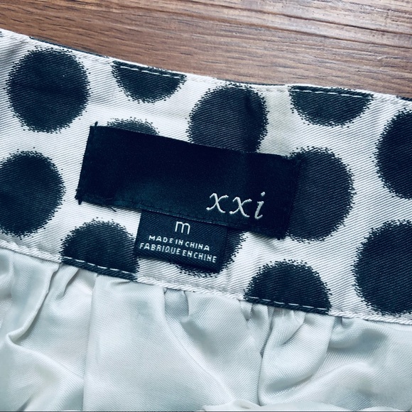 Poke-a-dot Mini Skirt Size Medium - Picture 3 of 3